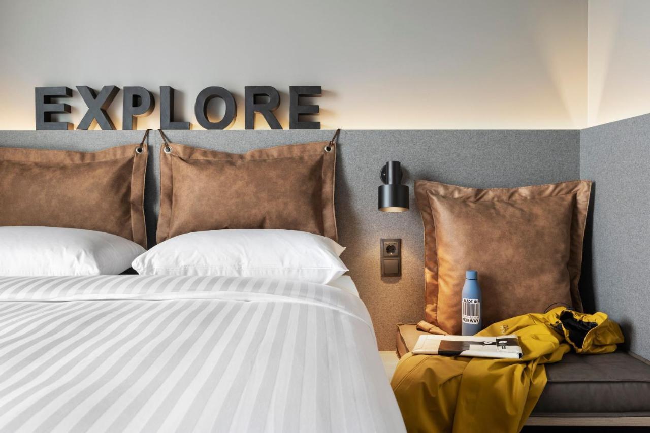 Moxy 4*