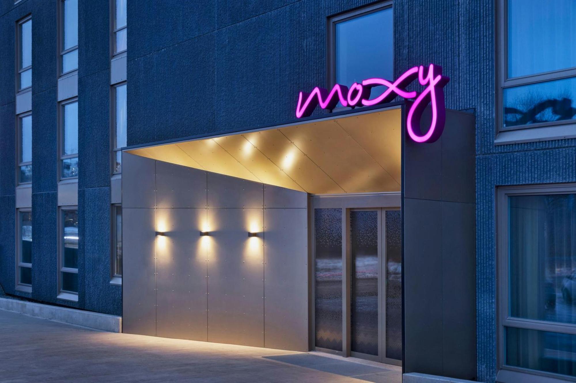 Moxy 4*